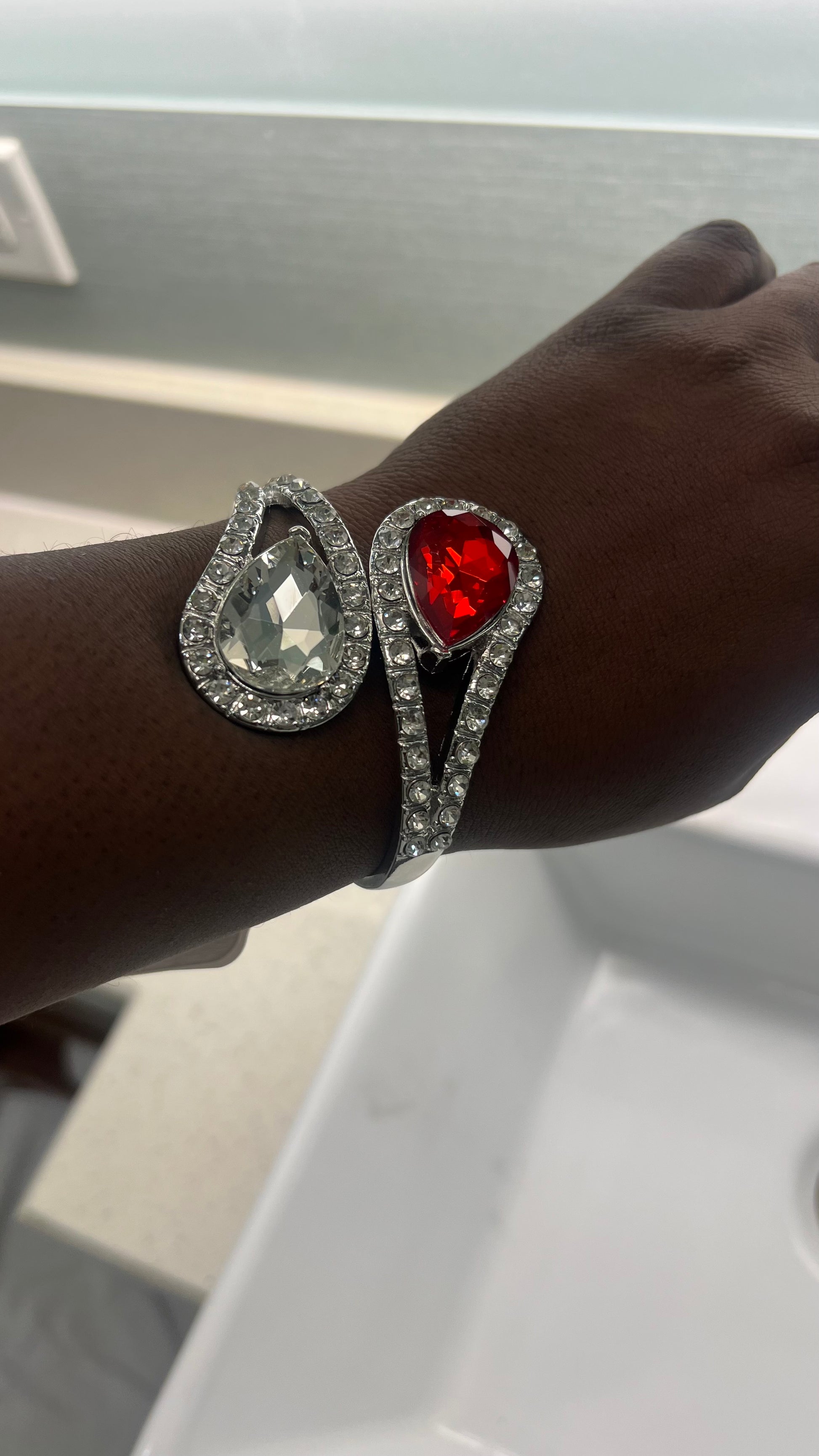 DST Big Wht/Red bngl