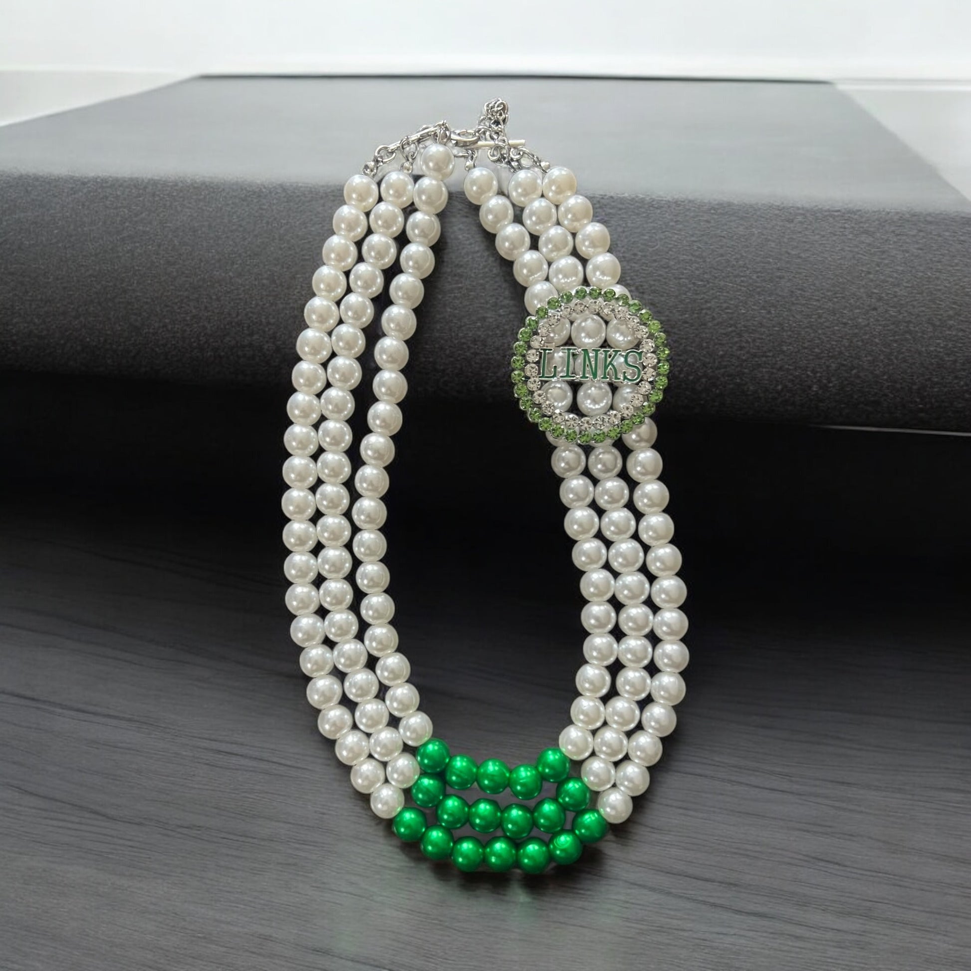 Links Triple Pearl Green & White Necklace